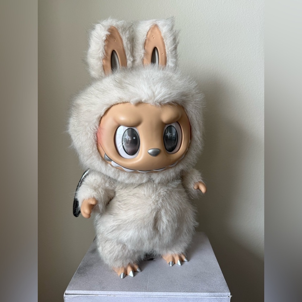 AUTHENTIC POPMART THE MONSTERS LABUBU ANGEL IN CLOUDS - Picture 6 of 13
